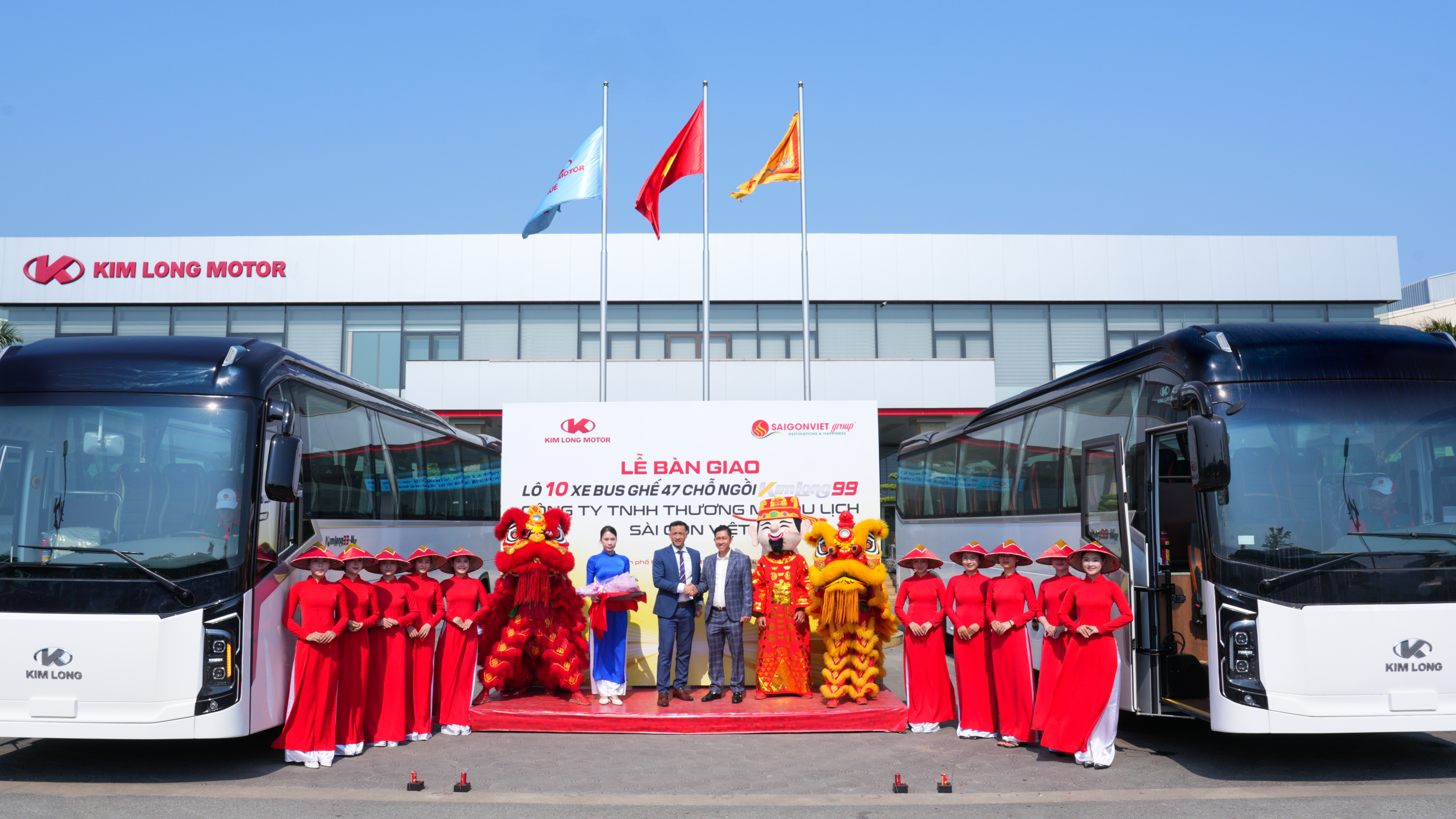 Sáng ngày 10/04/2026, tại Khu công nghiệp sản xuất, lắp ráp ô tô KIM LONG MOTOR Huế, Lễ bàn giao 10 xe bus ghế ngồi KIMLONG99-N47 cho Công ty TNHH Thương mại Du lịch Sài Gòn Việt.