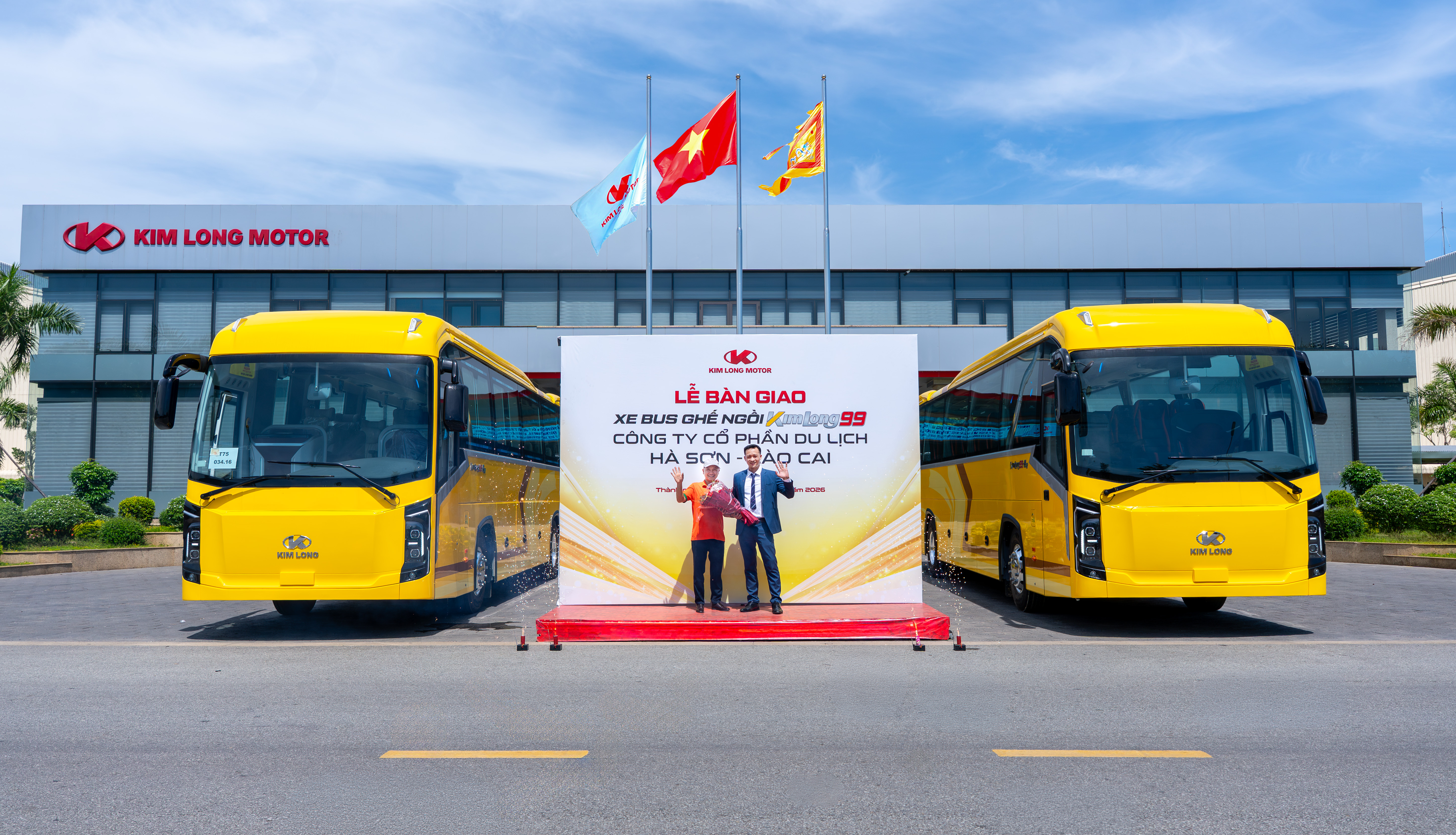 KIM LONG MOTOR TIẾP TỤC ĐỒNG HÀNH CÙNG DOANH NGHIỆP HÀ SƠN - LÀO CAI ĐƯA DÒNG XE BUS GHẾ NGỒI KIMLONG99 VÀO KHAI THÁC