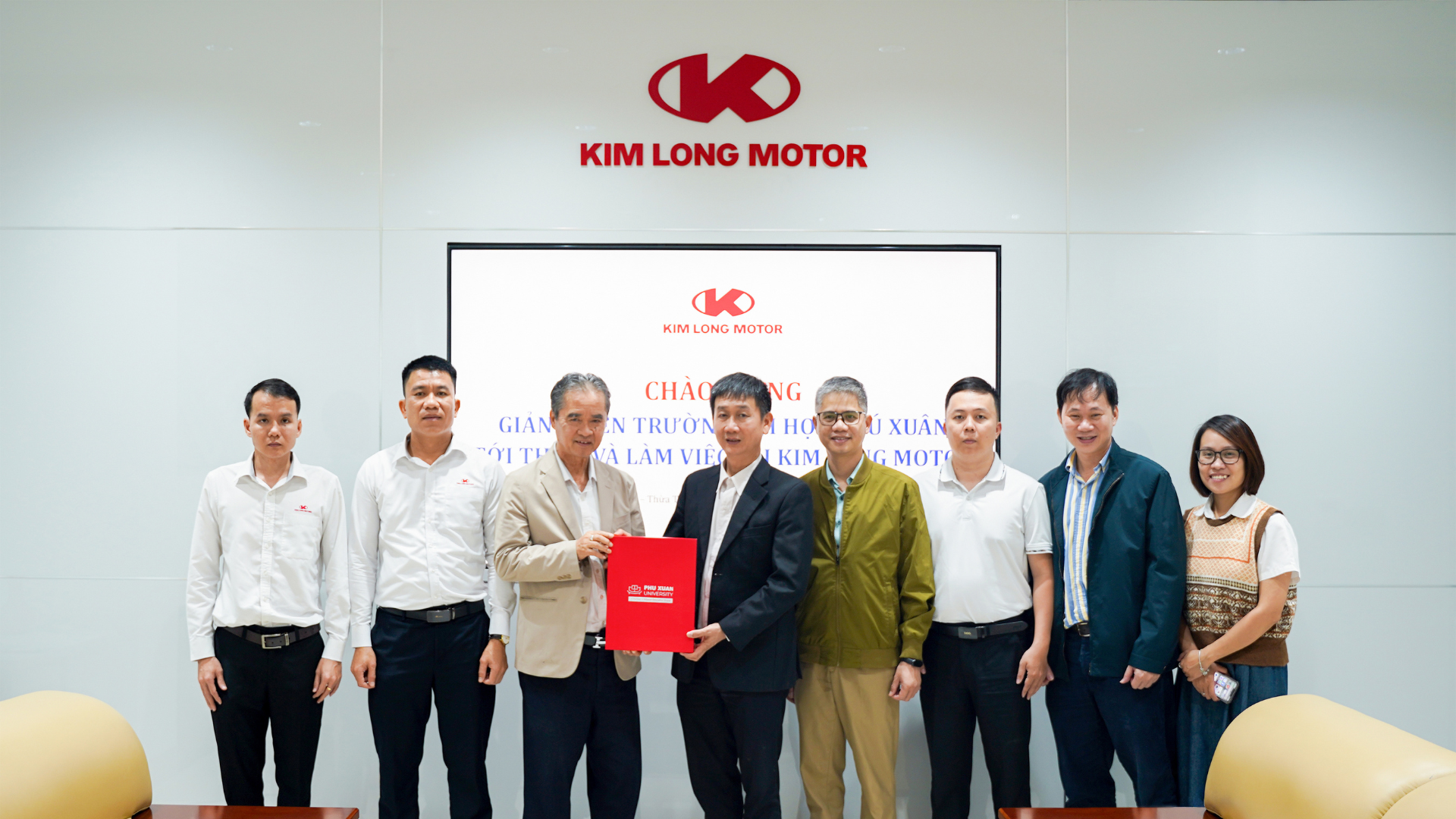 KIM LONG MOTOR AND PHU XUAN UNIVERSITY COOPERATE IN WORKFORCE TRAINING
