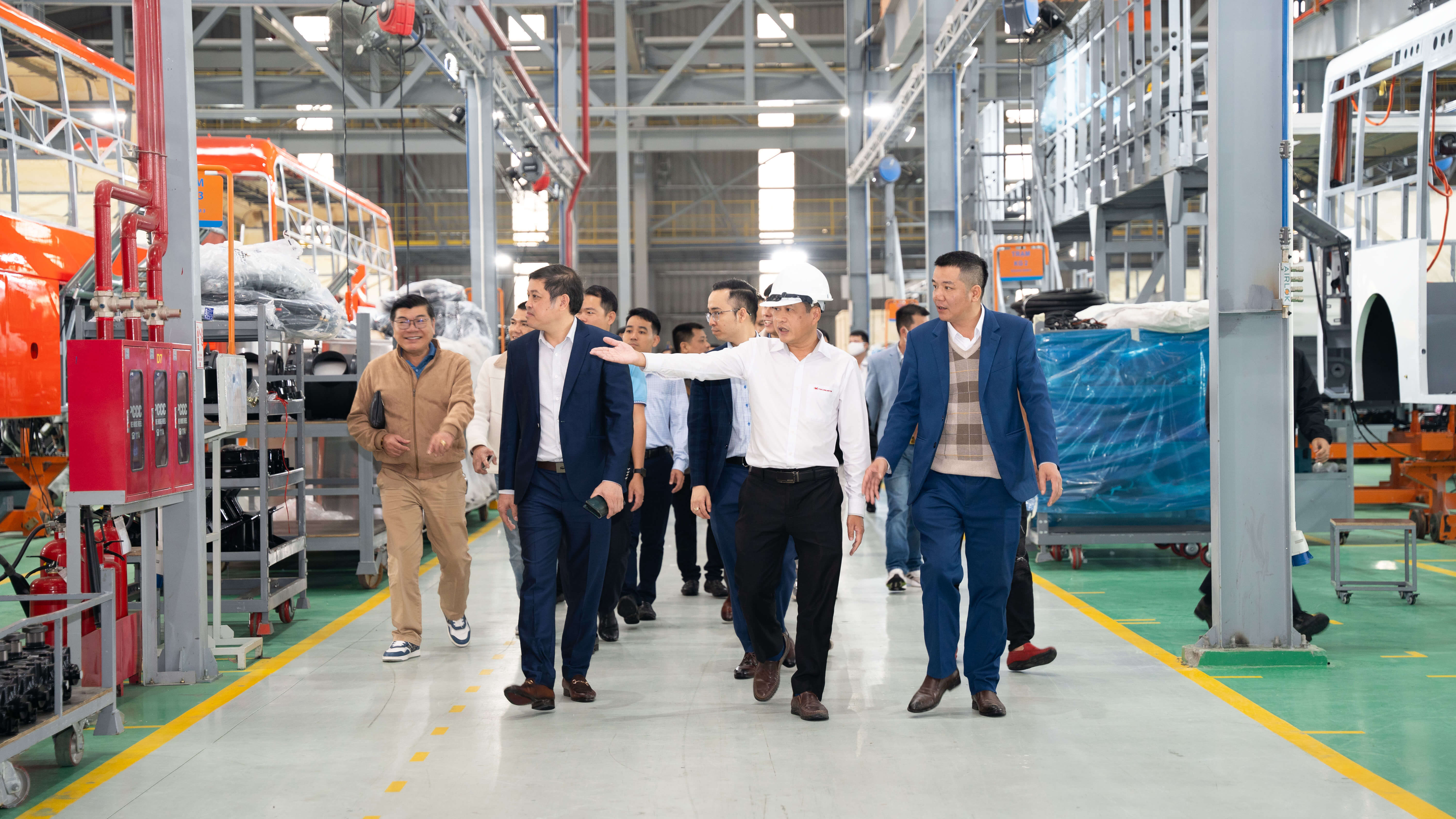 YOUNG ENTREPRENEURS ASSOCIATION OF HUẾ CITY VISITS KIM LONG MOTOR HUE AUTOMOBILE MANUFACTURING AND ASSEMBLY COMPLEX