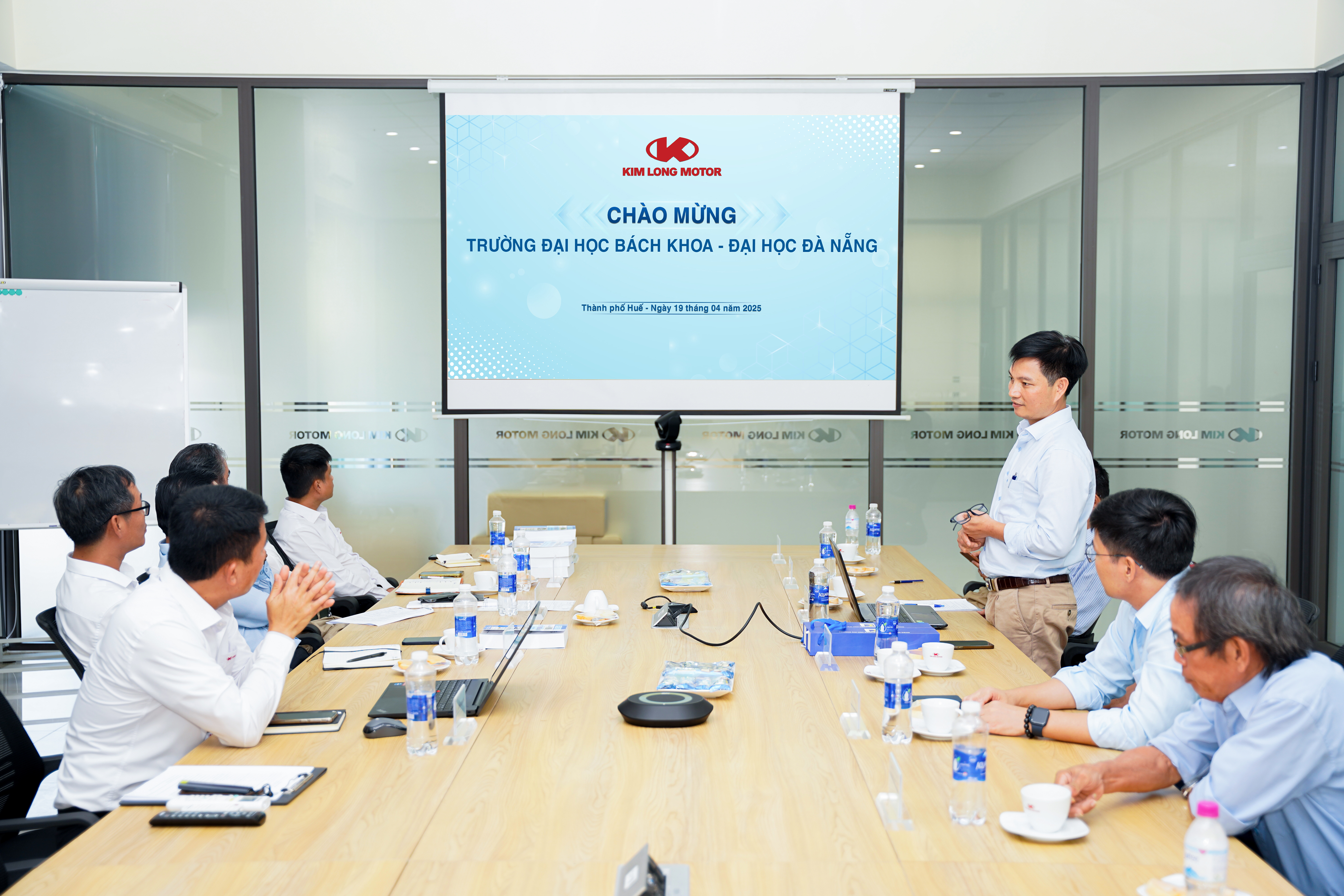 KIM LONG MOTOR Collaborates with University of Science and Technology – The University of Danang on Human Resource Training