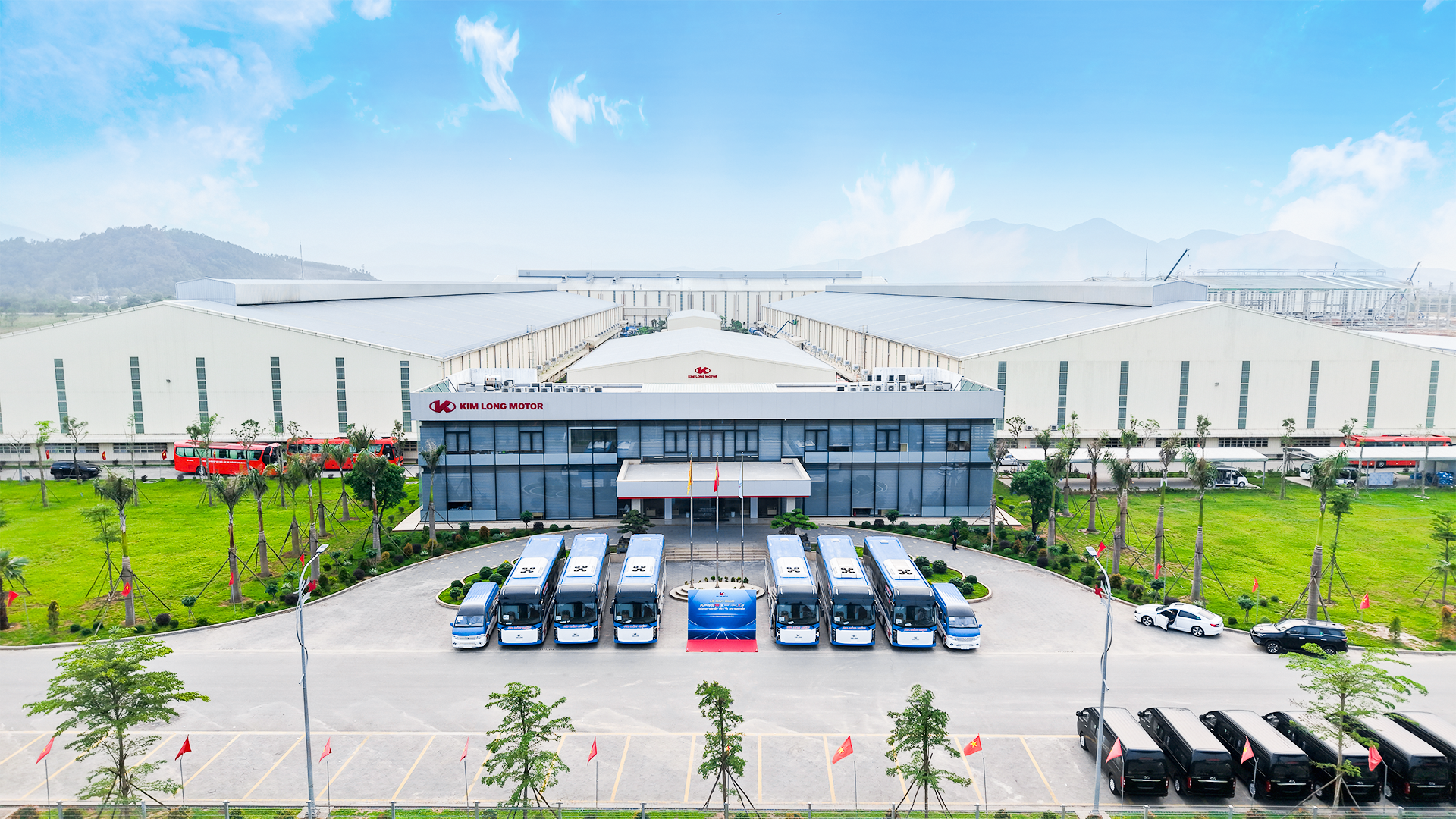 KIM LONG MOTOR TIẾP TỤC BÀN GIAO LÔ XE ĐỢT 02 CHO DOANH NGHIỆP VẬN TẢI AN HOÀ HIỆP