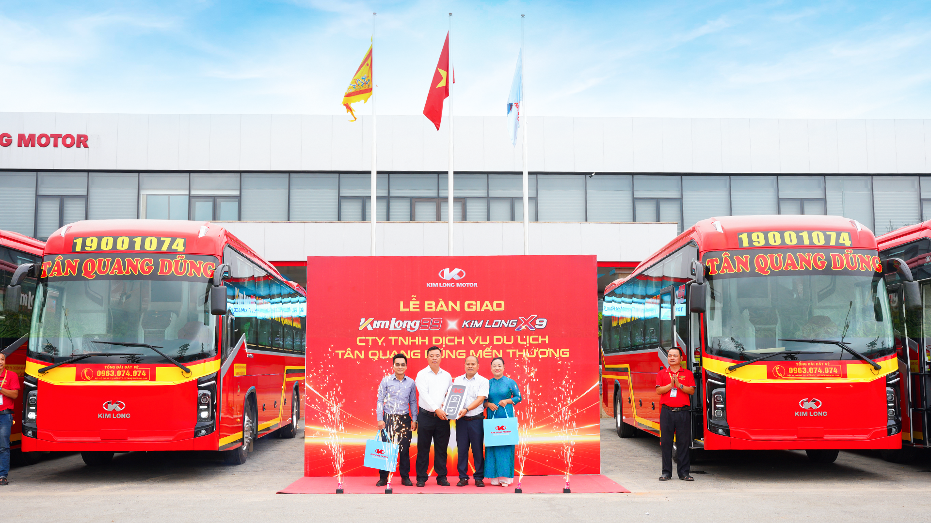 KIM LONG MOTOR BÀN GIAO LÔ 30 XE BUS CHO CÔNG TY TNHH DỊCH VỤ DU LỊCH TÂN QUANG DŨNG MẾN THƯƠNG