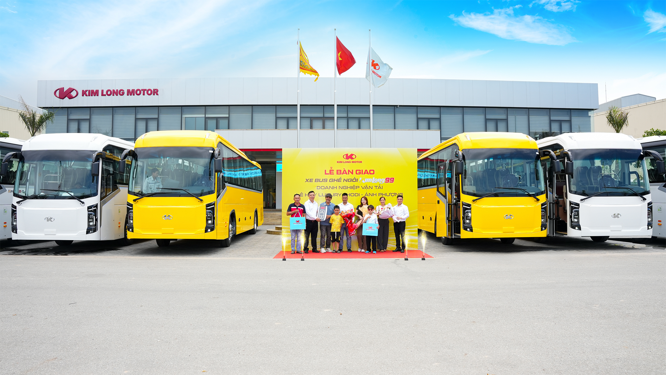 KIM LONG MOTOR HANDS OVER KIMLONG 99-N47 SEATED BUS FLEET TO CUSTOMERS