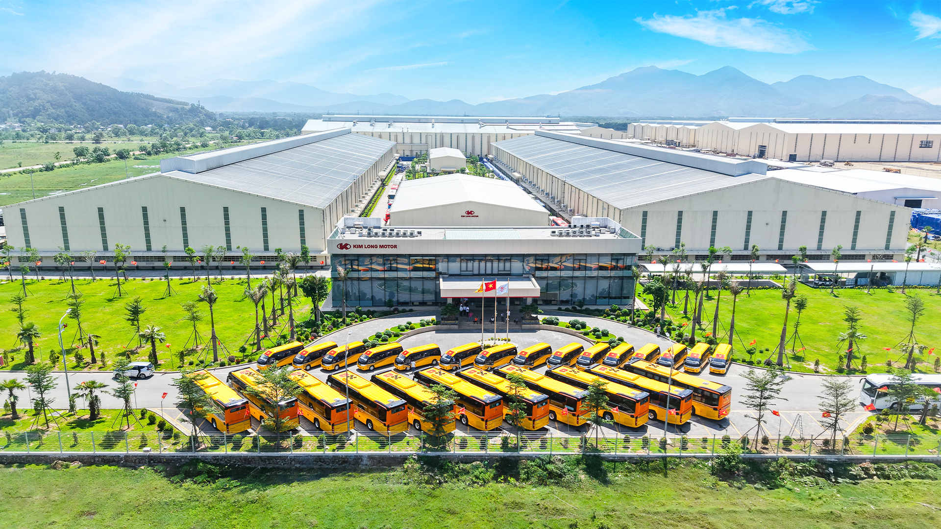 KIM LONG MOTOR TIẾP TỤC BÀN GIAO LÔ 25 XE KIM LONG BUS CHO DOANH NGHIỆP VẬN TẢI AN ANH