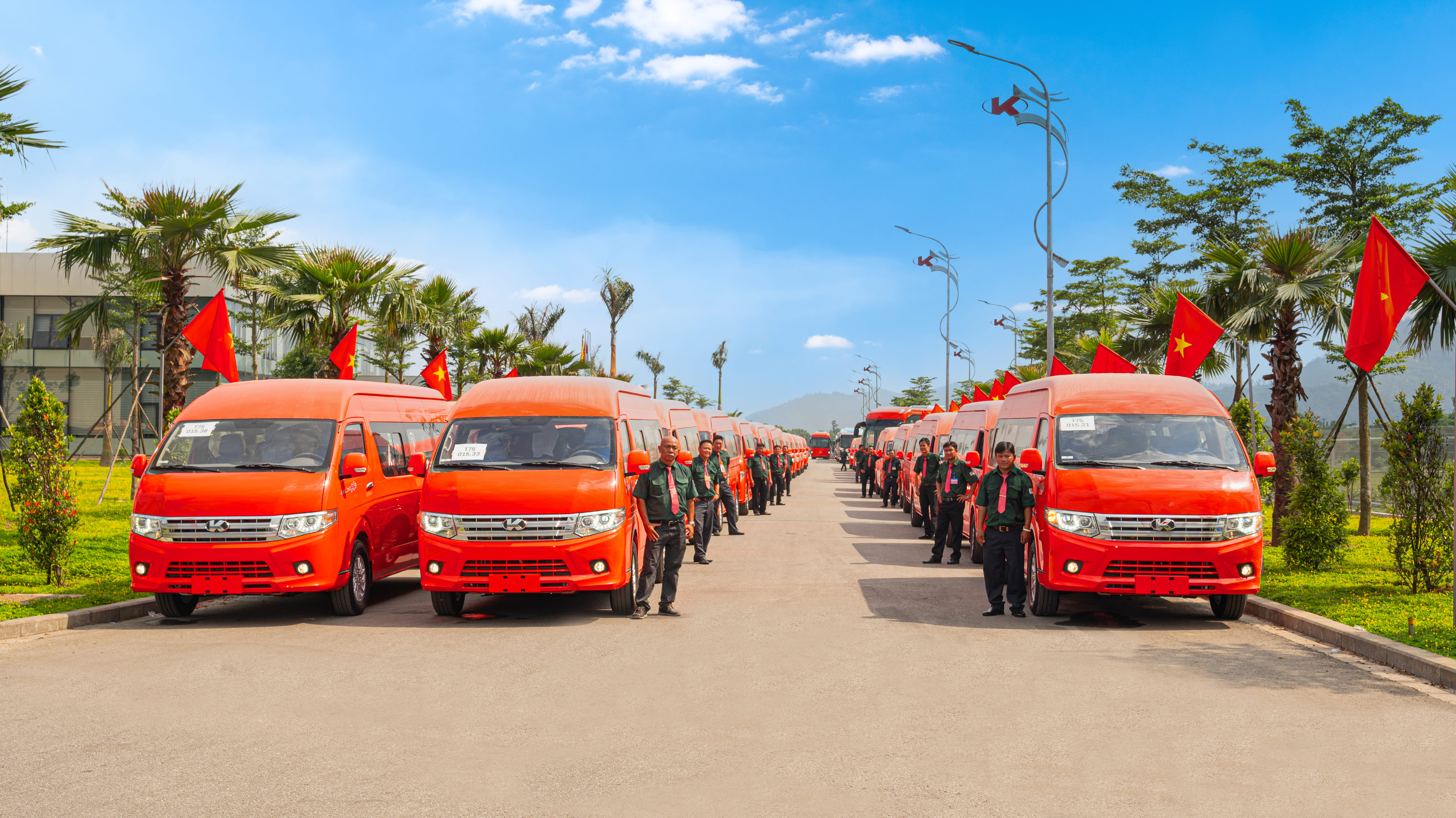 KIM LONG MOTOR DELIVERS A BATCH OF 47 KIM LONG BUSES TO PARTNER