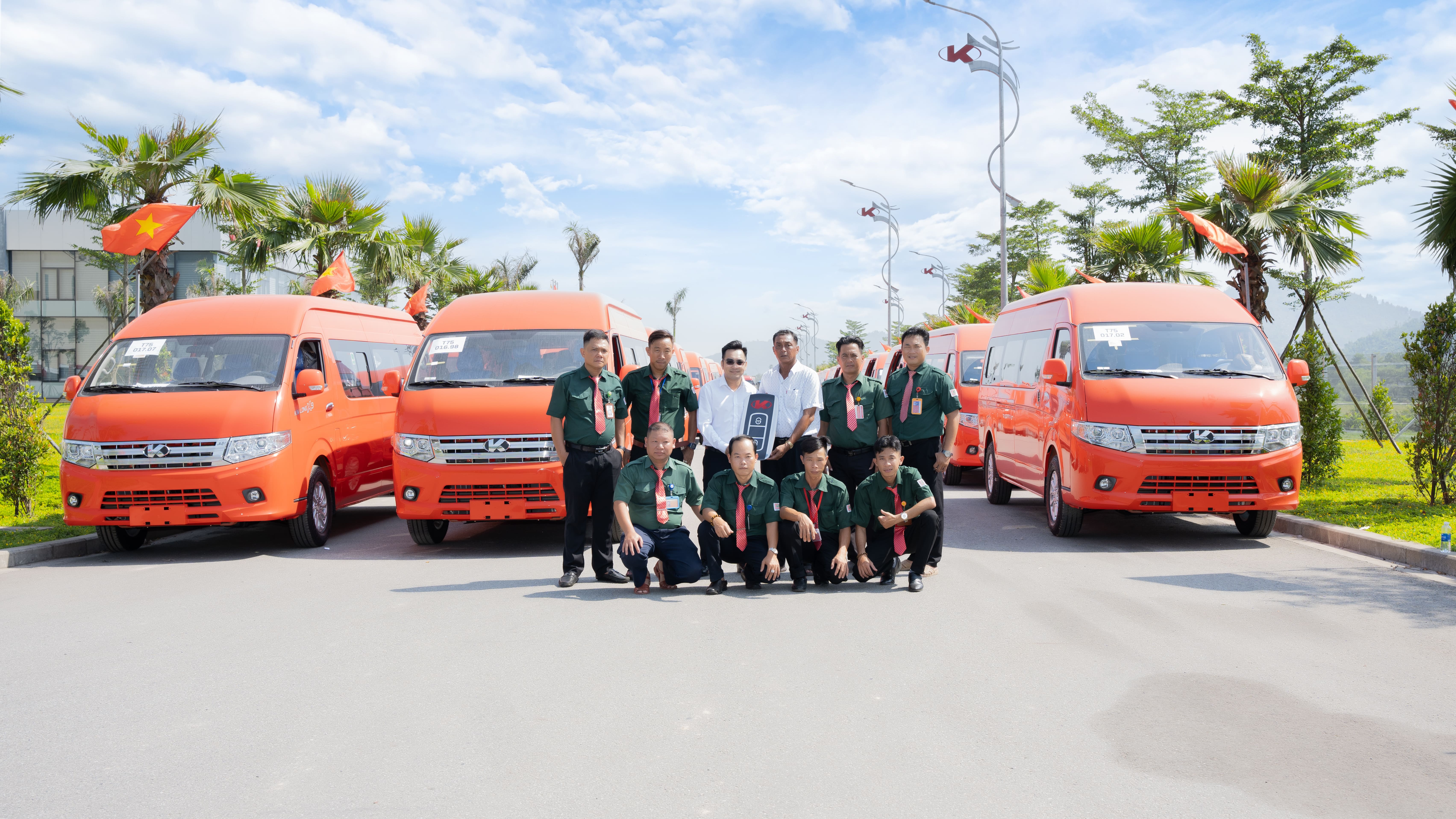 KIM LONG MOTOR HANDS OVER 50 KIMLONG X9 MINIBUSES TO TRANSPORTATION PARTNER