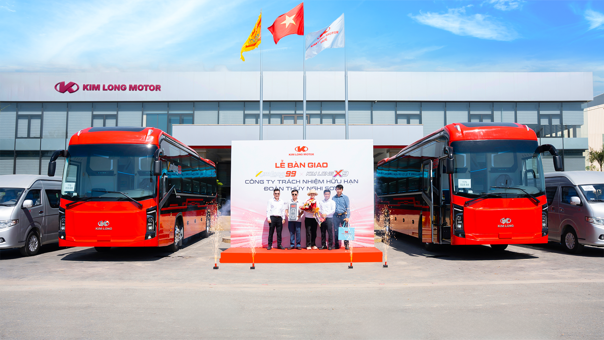 KIM LONG MOTOR BÀN GIAO LÔ 04 XE BUS KIM LONG CHO CÔNG TY TNHH ĐOÀN THUÝ NGHI SƠN