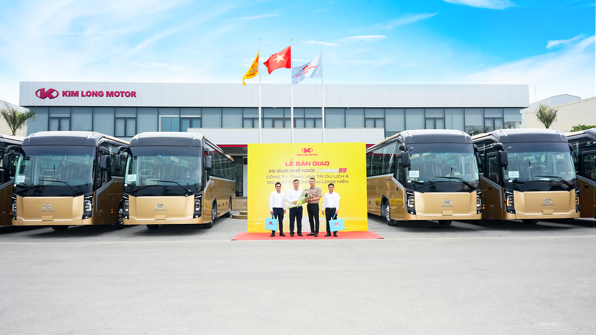 KIM LONG MOTOR CONTINUES DELIVERY OF 16 KIMLONG 99-N47 SEATING BUSES TO LONG HIEN TOURISM & COMMERCIAL TRANSPORT CO., LTD