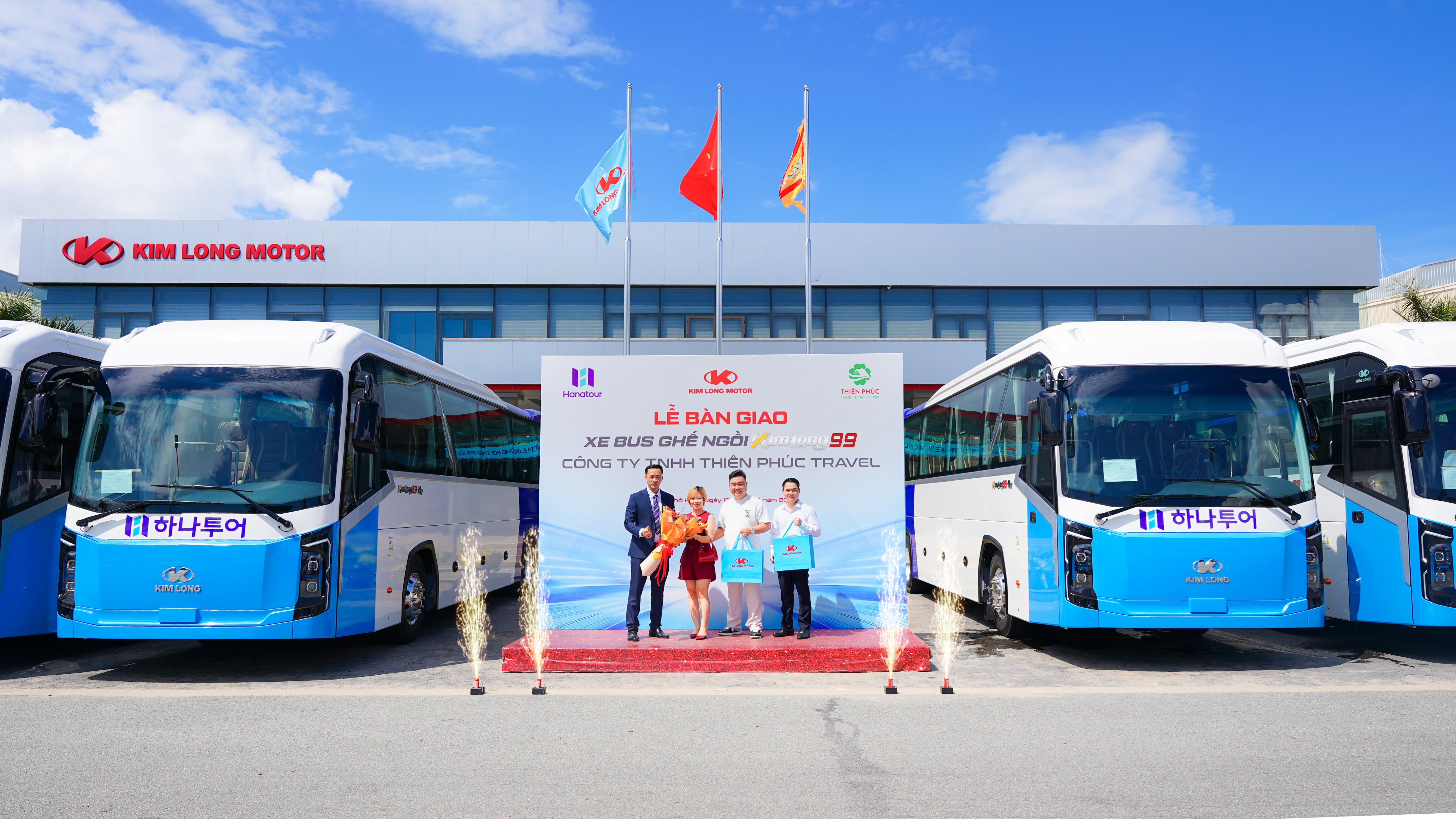 KIM LONG MOTOR KHẲNG ĐỊNH CHẤT LƯỢNG QUA BÀN GIAO LÔ 06 XE BUS GHẾ NGỒI KIMLONG 99-N47 CHO DOANH NGHIỆP THIÊN PHÚC TRAVEL