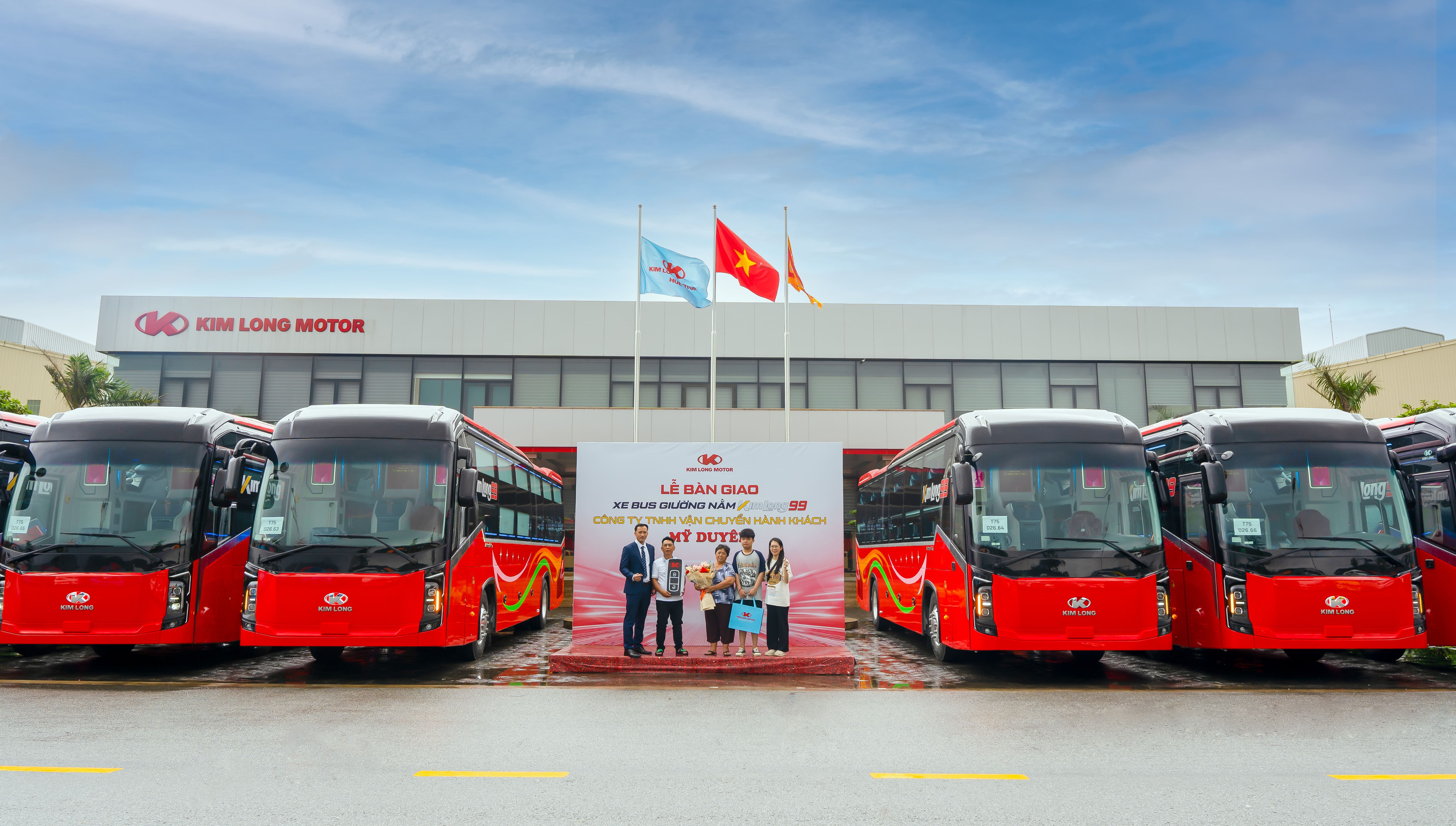 KIM LONG MOTOR BÀN GIAO THÀNH CÔNG LÔ 08 XE BUS THƯƠNG HIỆU KIMLONG CHO DOANH NGHIỆP MỸ DUYÊN