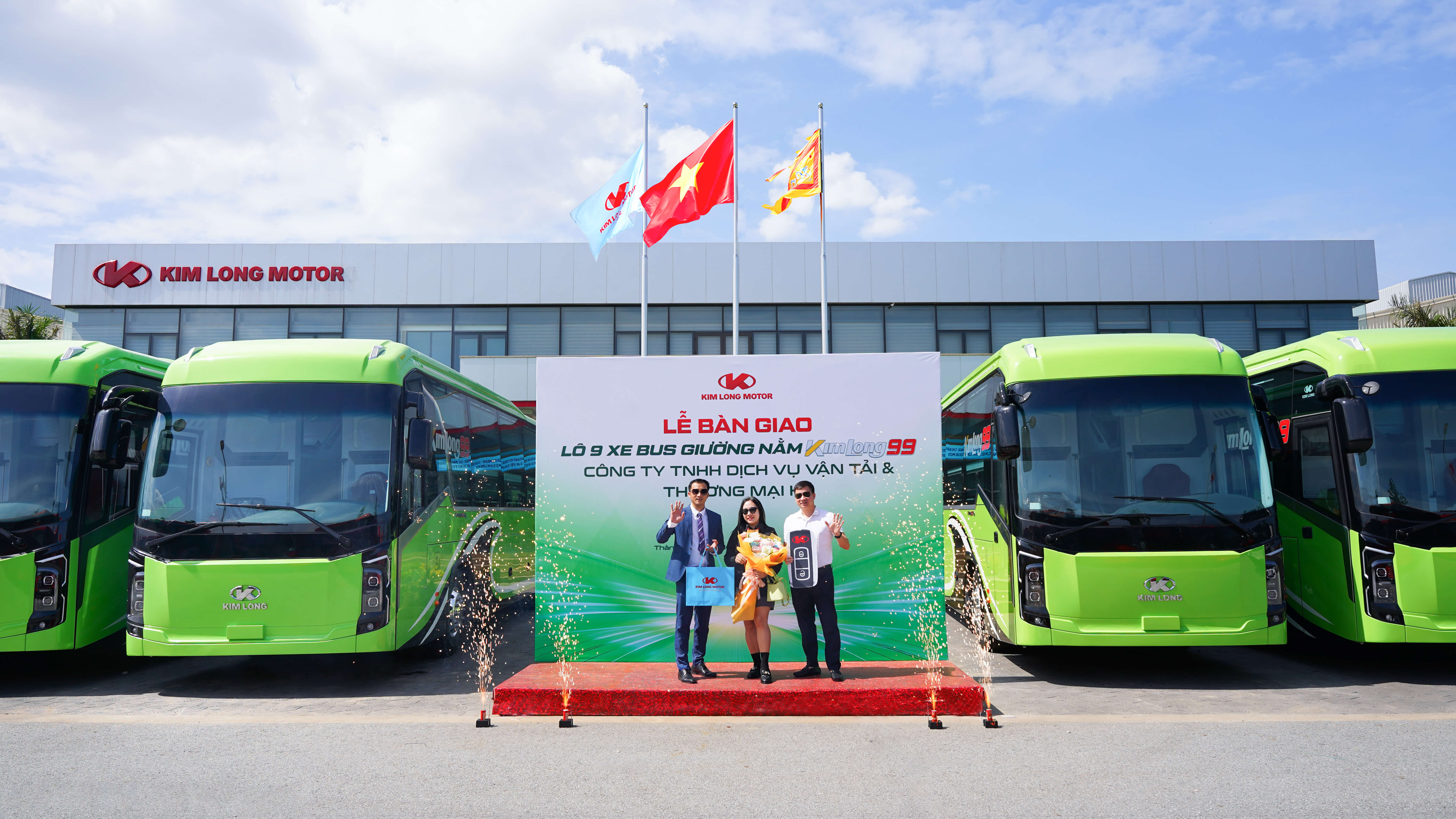 KIM LONG MOTOR BÀN GIAO 08 XE BUS GIƯỜNG NẰM KIMLONG 99-G22 CHO DOANH NGHIỆP HK BUSLINE - KHẲNG ĐỊNH UY TÍN VÀ NĂNG LỰC SẢN XUẤT