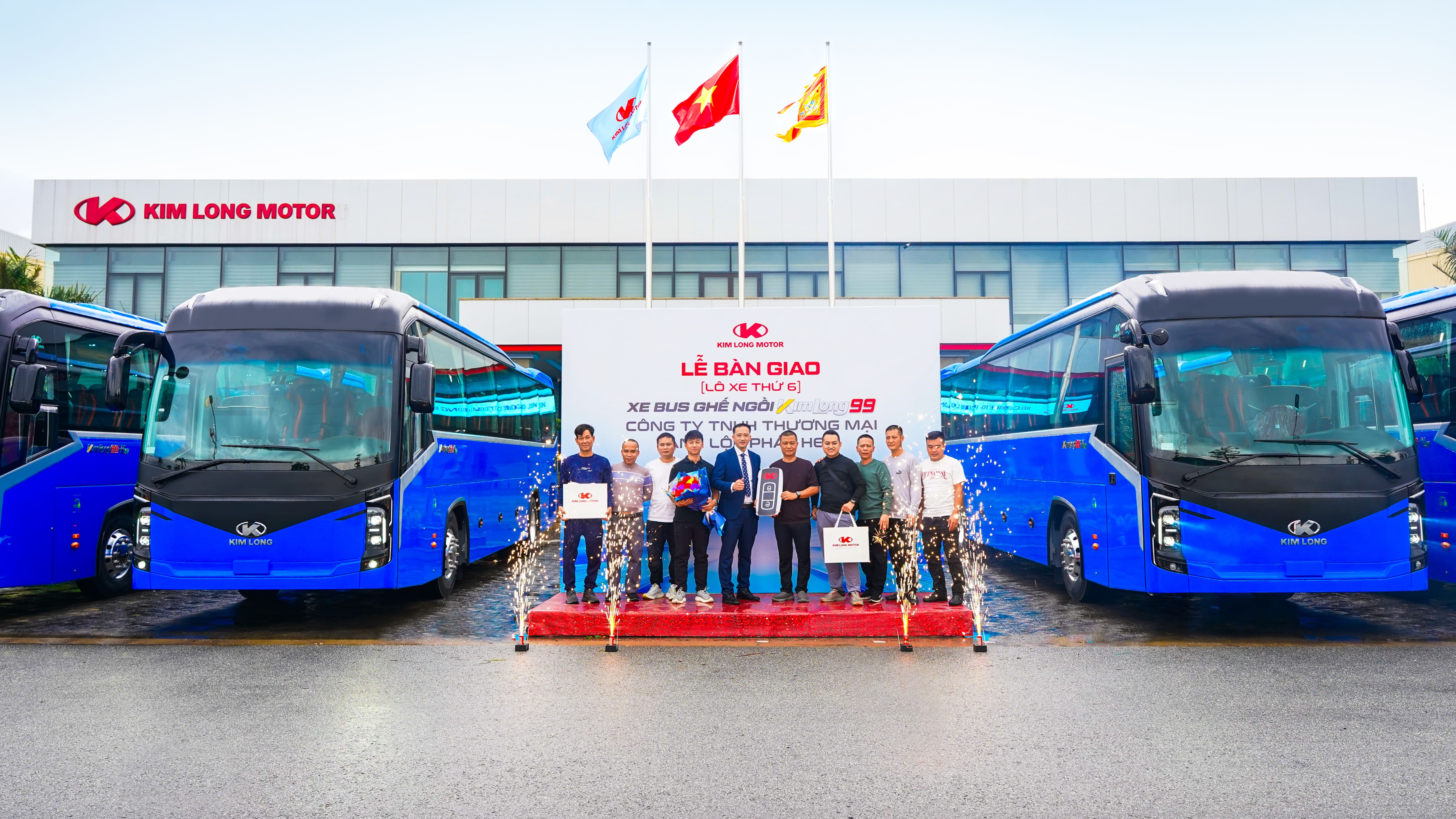 KIM LONG MOTOR BÀN GIAO 04 XE BUS GHẾ NGỒI CHO DOANH NGHIỆP ANH LỘC PHÁT H68 - KHẲNG ĐỊNH UY TÍN THƯƠNG HIỆU XE THƯƠNG MẠI VIỆT