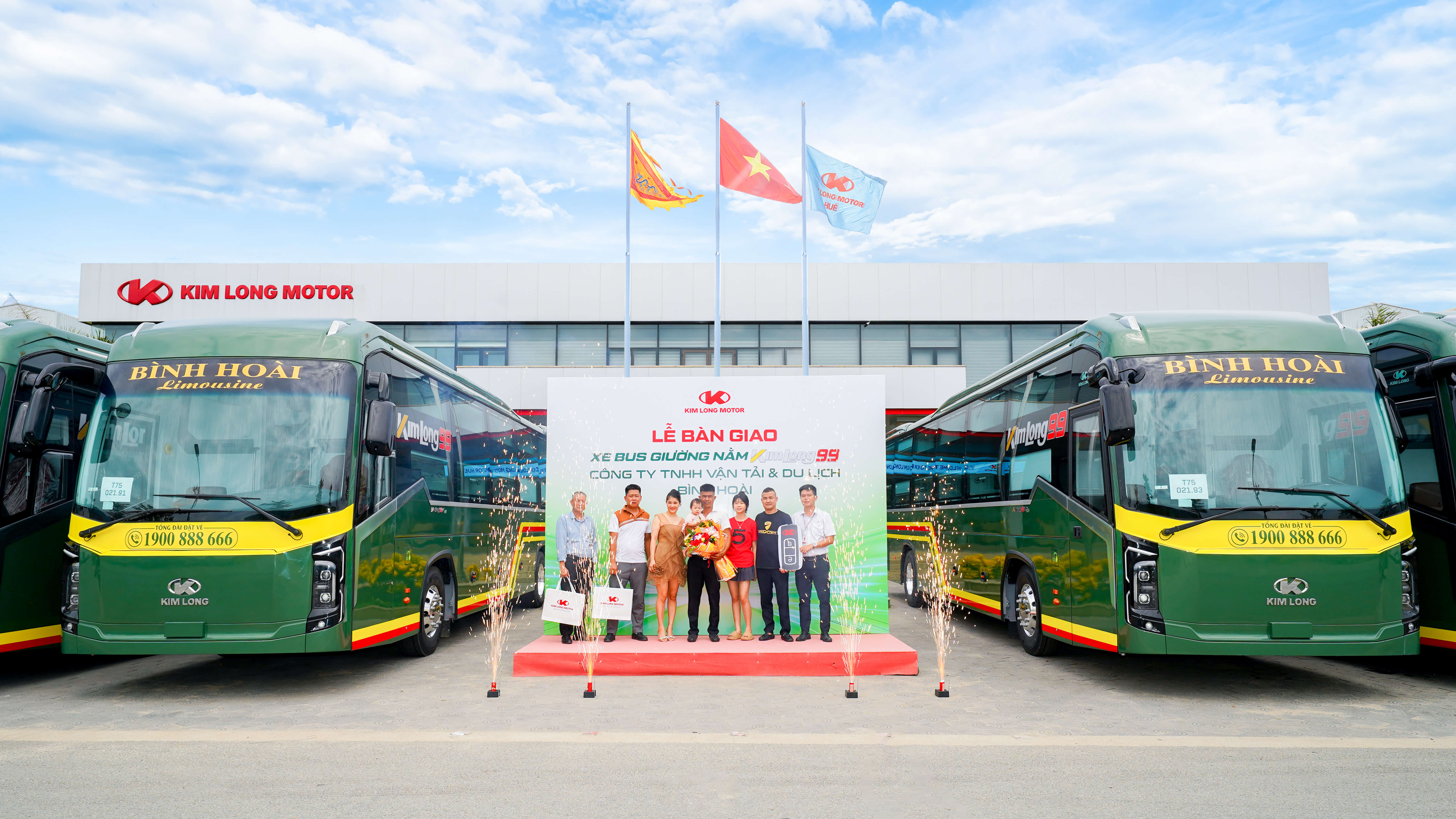 KIM LONG MOTOR BÀN GIAO 10 XE BUS GIƯỜNG NẰM KIMLONG 99-G24 CHO CÔNG TY TNHH VẬN TẢI & DU LỊCH BÌNH HOÀI