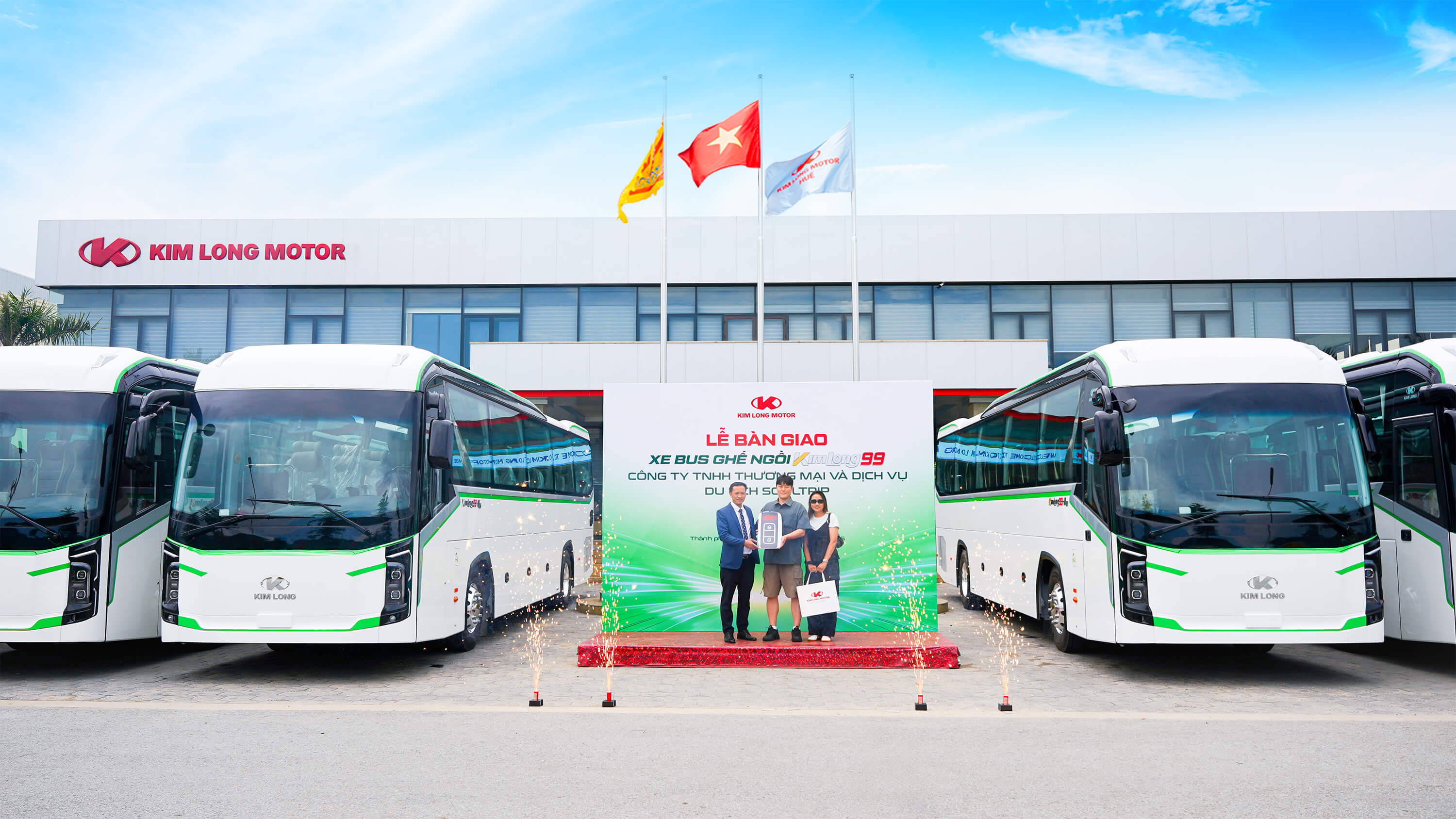 KIM LONG MOTOR DELIVERS 06 KIMLONG 99 COACH BUSES TO SOULTRIP TRAVEL AND SERVICE CO., LTD.