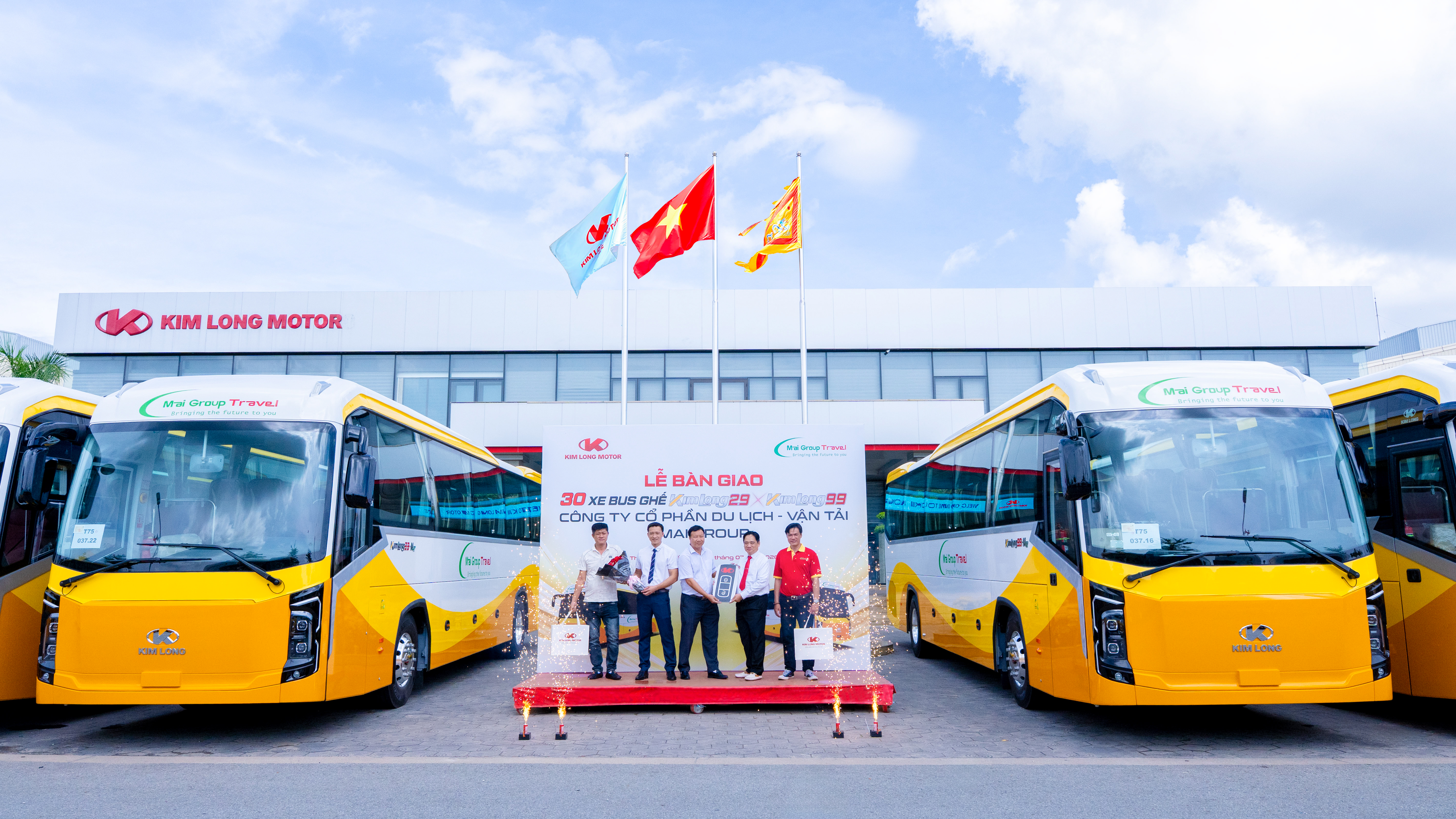 KIM LONG MOTOR BÀN GIAO THÀNH CÔNG LÔ 30 XE BUS GHẾ NGỒI KIMLONG99-N47 & KIMLONG29-N29 CHO CÔNG TY CỔ PHẦN DU LỊCH - VẬN TẢI MAI GROUP