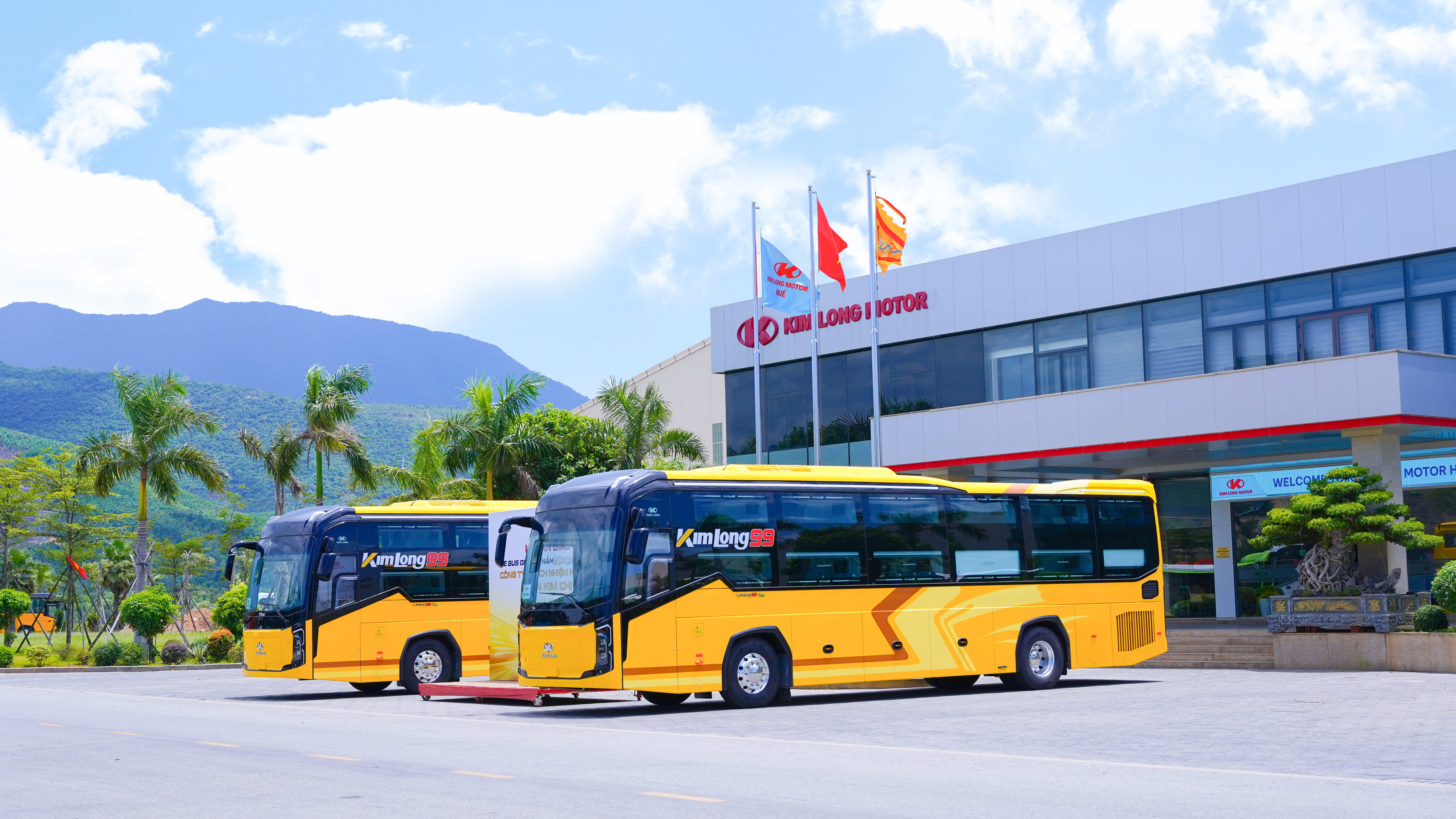 TIẾP NỐI HÀNH TRÌNH HỢP TÁC: KIM LONG MOTOR TIẾP TỤC BÀN GIAO LÔ XE BUS GIƯỜNG NẰM KIMLONG99-G22 CHO CÔNG TY TNHH TÂN KIM CHI