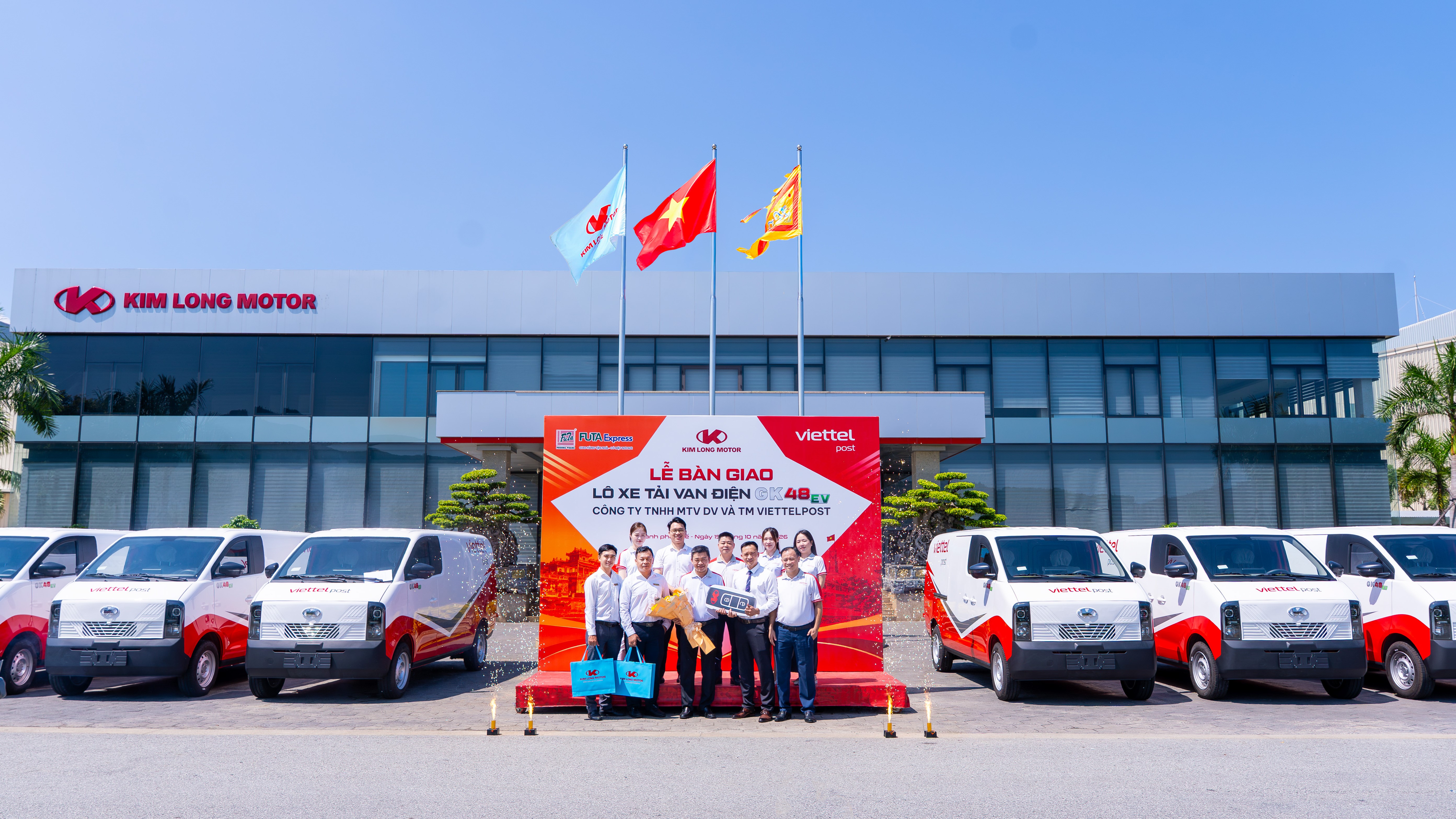 LÔ 15 XE TẢI VAN THUẦN ĐIỆN GK48-EV SẴN SÀNG CÙNG VIETTEL POST TIÊN PHONG “XANH HÓA” LOGISTICS