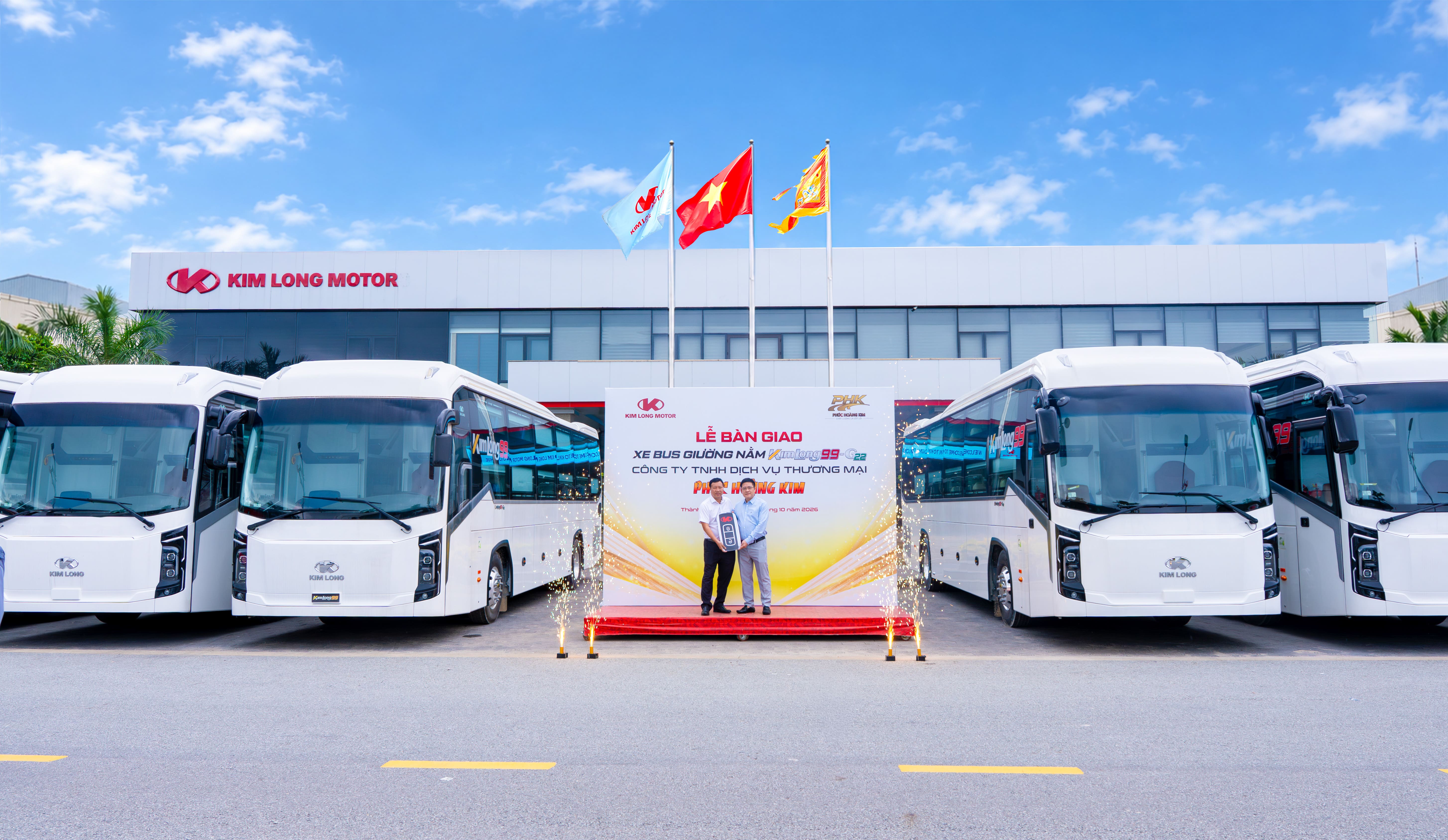 KIM LONG MOTOR BÀN GIAO LÔ 06 XE BUS KIMLONG99-G22 CHO DOANH NGHIỆP PHÚC HOÀNG KIM