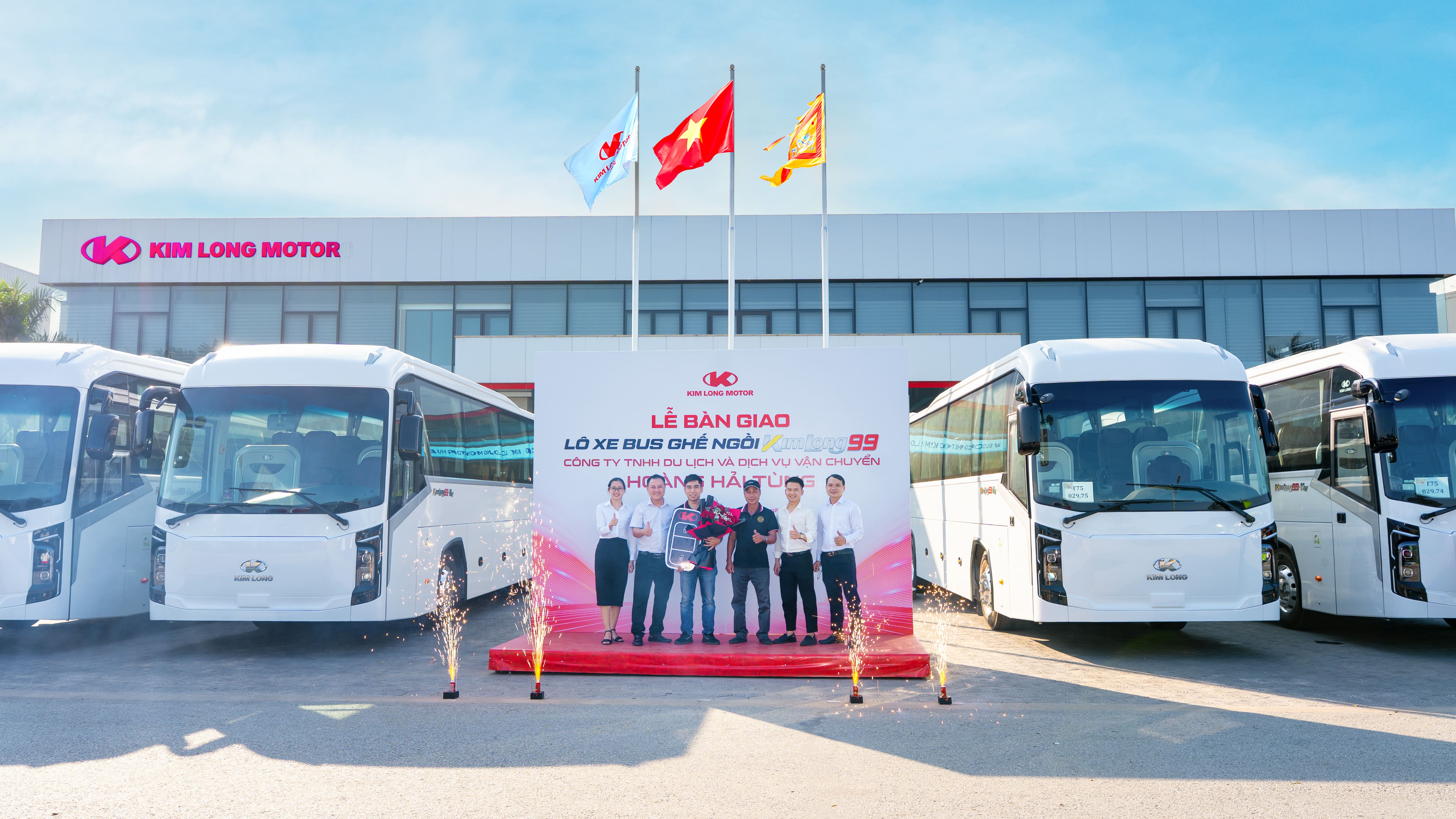 KIM LONG MOTOR ĐỒNG HÀNH CÙNG DOANH NGHIỆP HOÀNG HẢI TÙNG TRONG MÙA CAO ĐIỂM CUỐI NĂM VỚI LÔ 04 XE BUS KIMLONG 99-N47