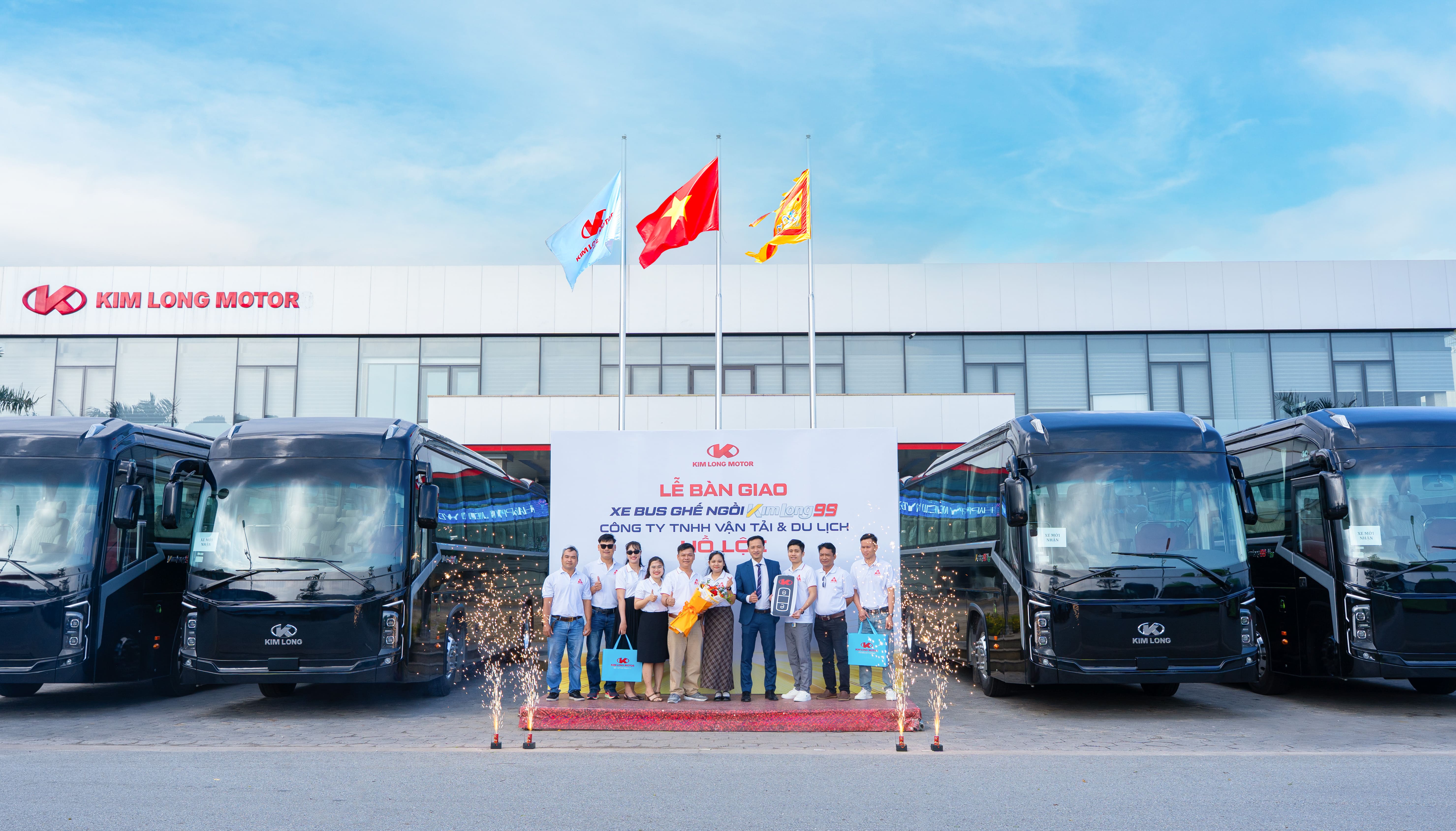 KIM LONG MOTOR Kicks Off 2026 with the Handover of Four KIMLONG 99-N29 Buses to Ho Loc Enterprise