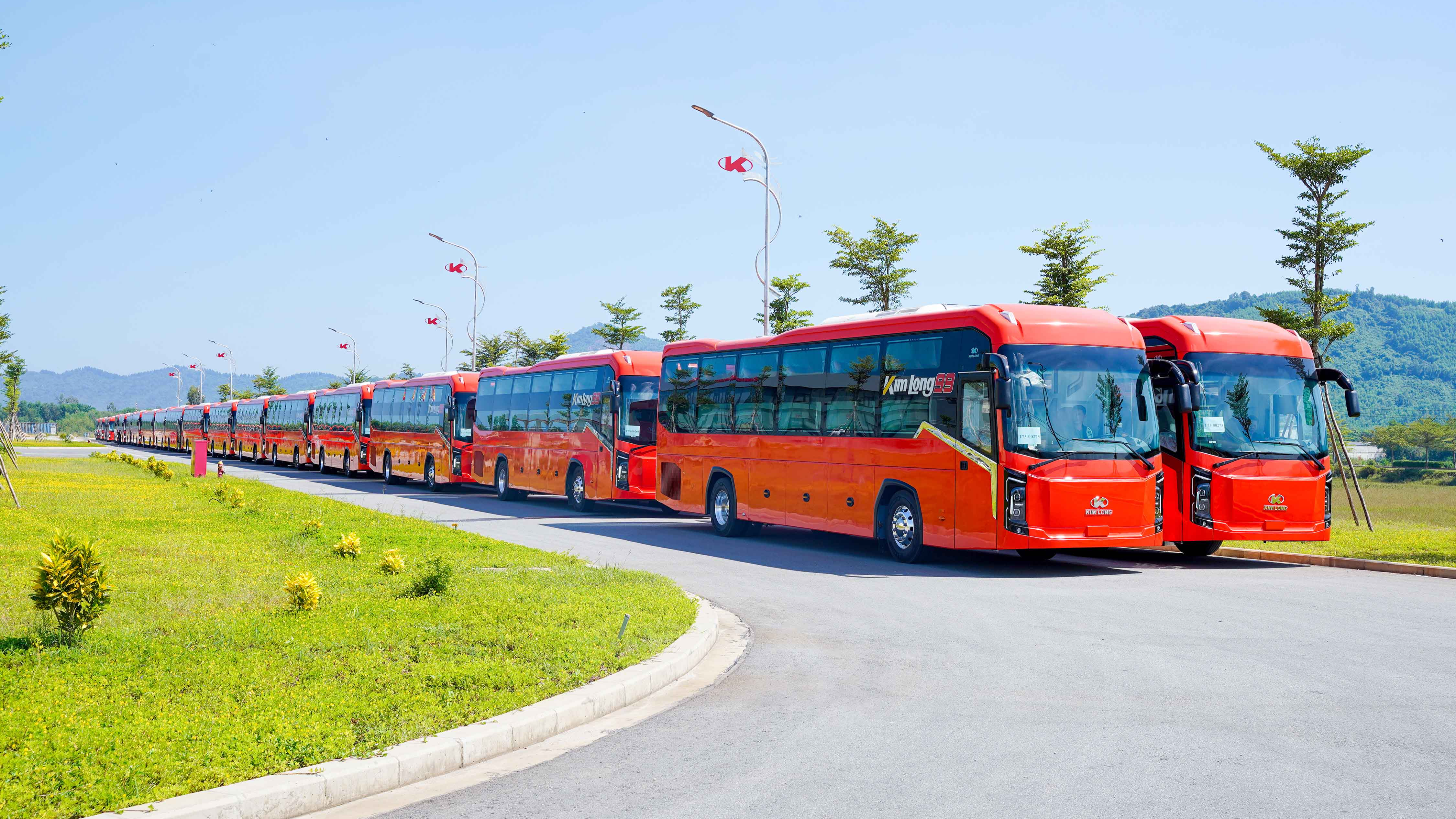 HANDING OVER 43 KIMLONG 99 SLEEPER BUSES TO PARTNERS