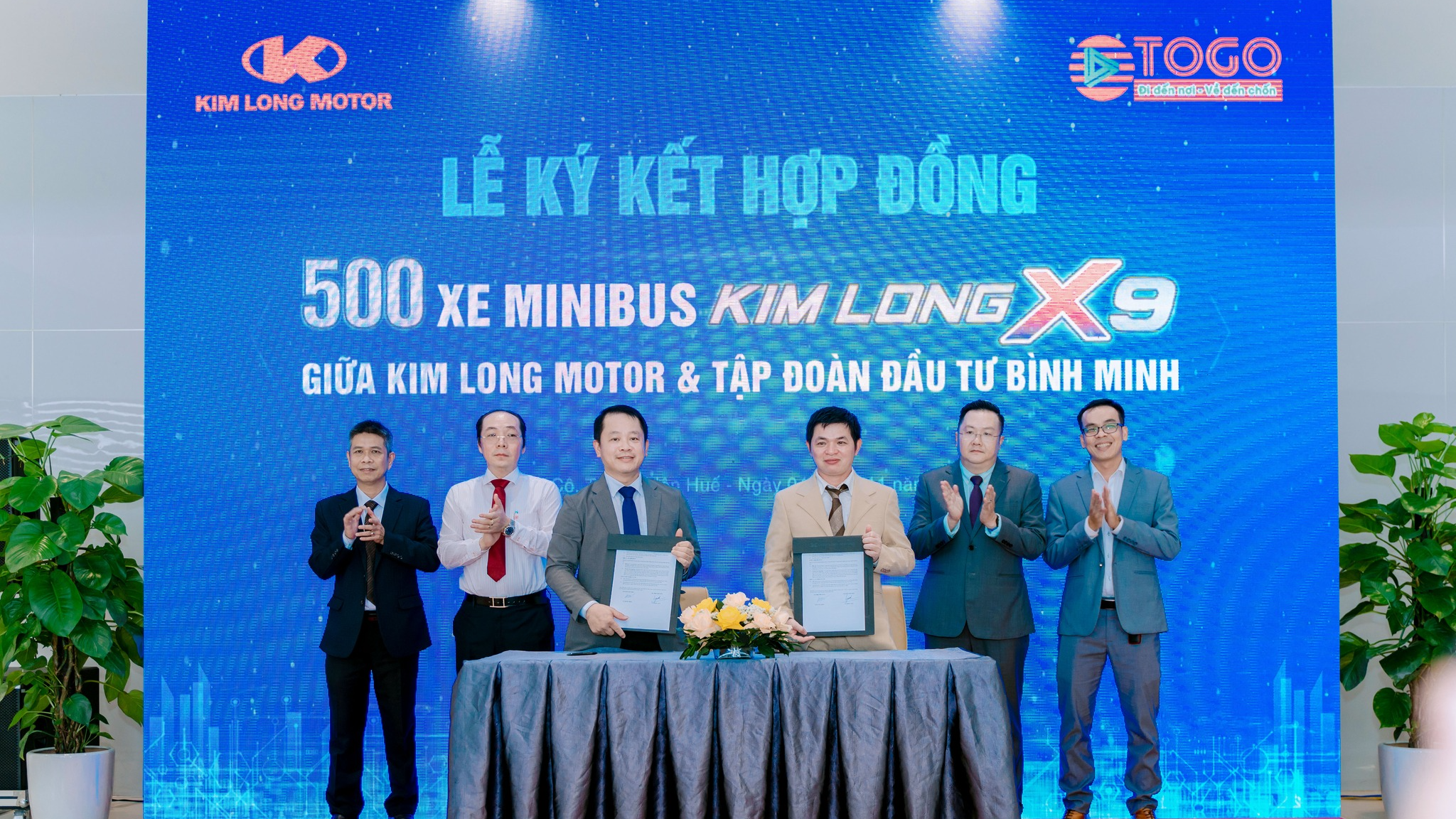 PRESS RELEASE: KIM LONG MOTOR AND BINH MINH INVESTMENT GROUP SIGN CONTRACT FOR 500 KIMLONG X9 MINIBUSES AND HAND OVER FIRST BATCH OF 50 VEHICLES