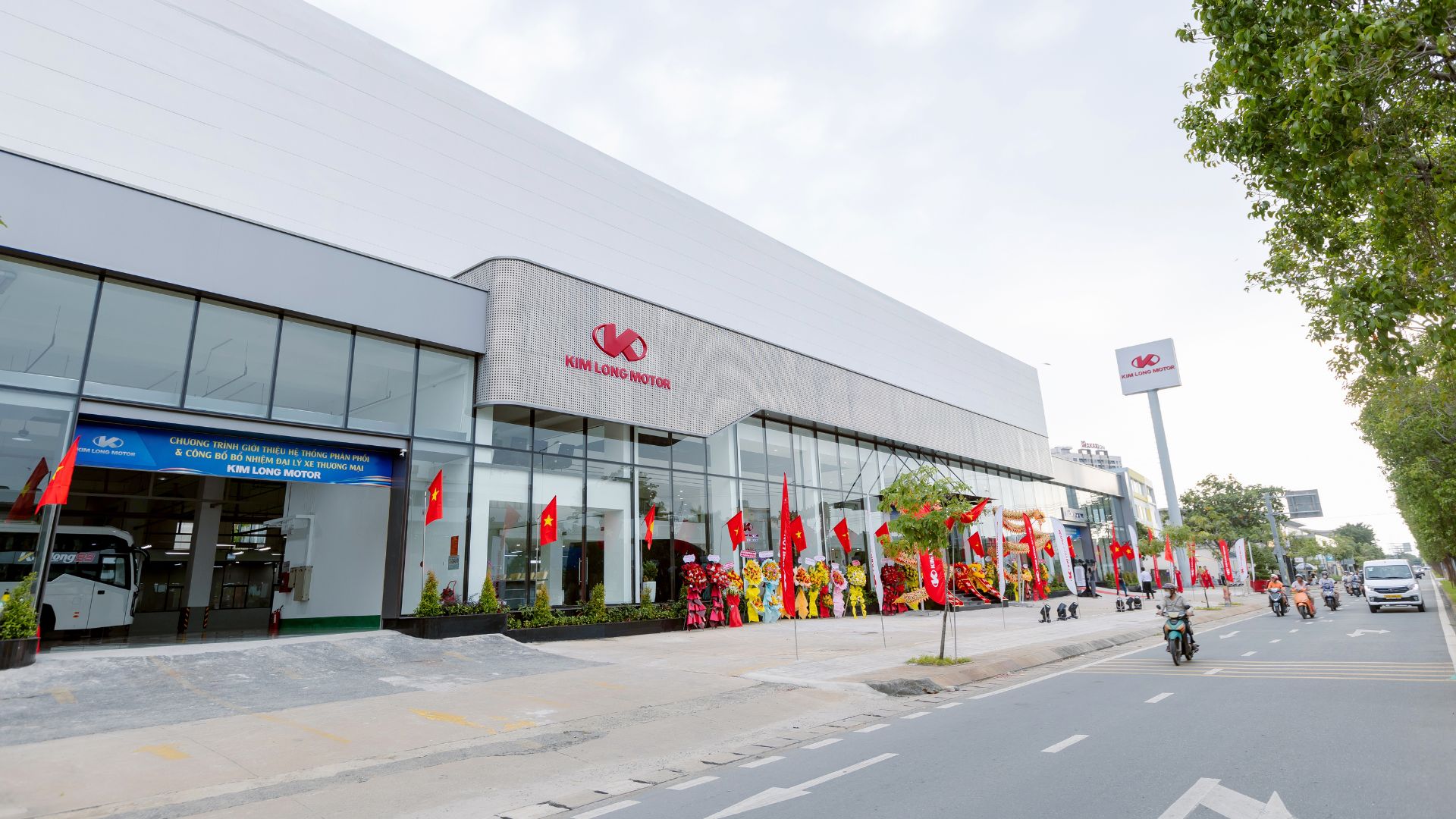 DISCOVER THE FIRST KIM LONG MOTOR COMMERCIAL VEHICLE SHOWROOM IN HO CHI MINH CITY
